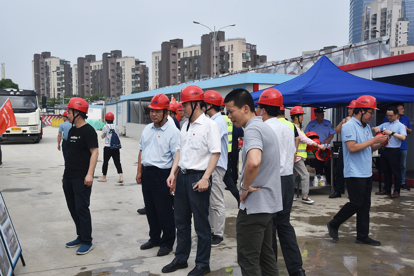 【共建促發(fā)展】區(qū)住建局聯(lián)合集團(tuán)公司開展“提升建設(shè)質(zhì)量 打造精品項目”黨史學(xué)習(xí)活動