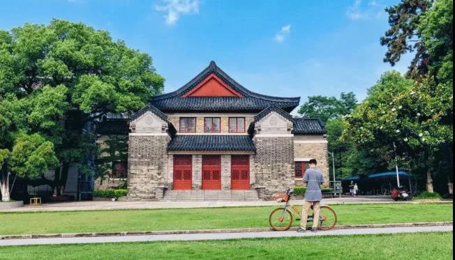 扎實推進南大蘇州校區(qū)高水平建設(shè) 南京大學黨委書記胡金波一行蒞臨集團公司南大蘇州校區(qū)施工現(xiàn)場調(diào)研